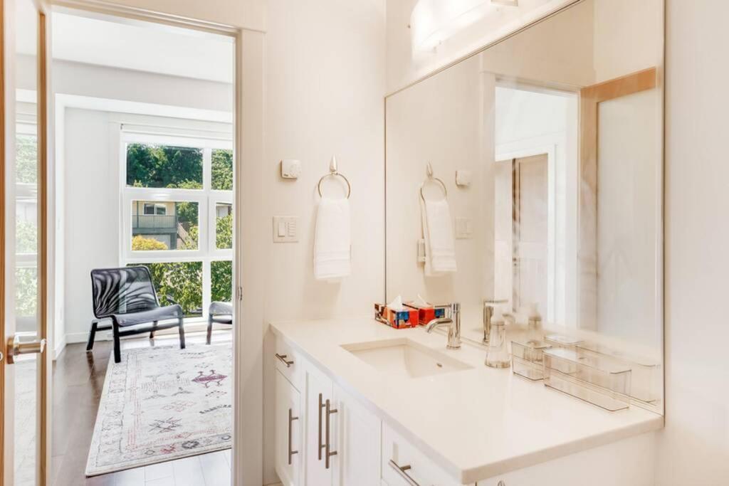 Cedar Hill Sunlit Stay - Bright Spacious & Modern Victoria Kültér fotó