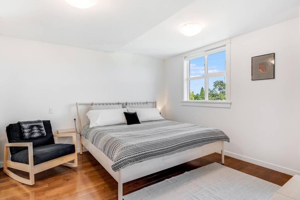 Cedar Hill Sunlit Stay - Bright Spacious & Modern Victoria Kültér fotó